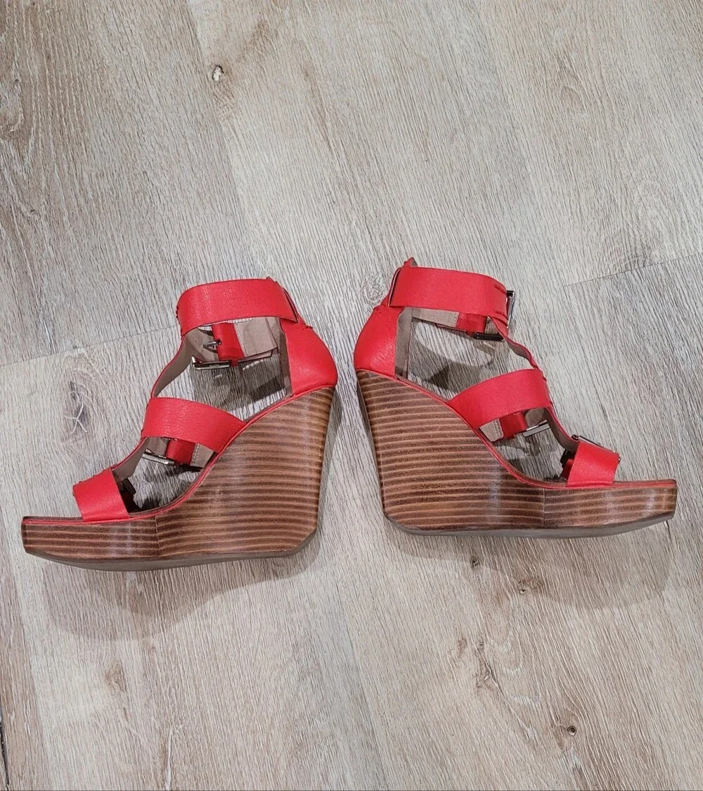 New Matiko Red Leather Buckle Wedge Sandals